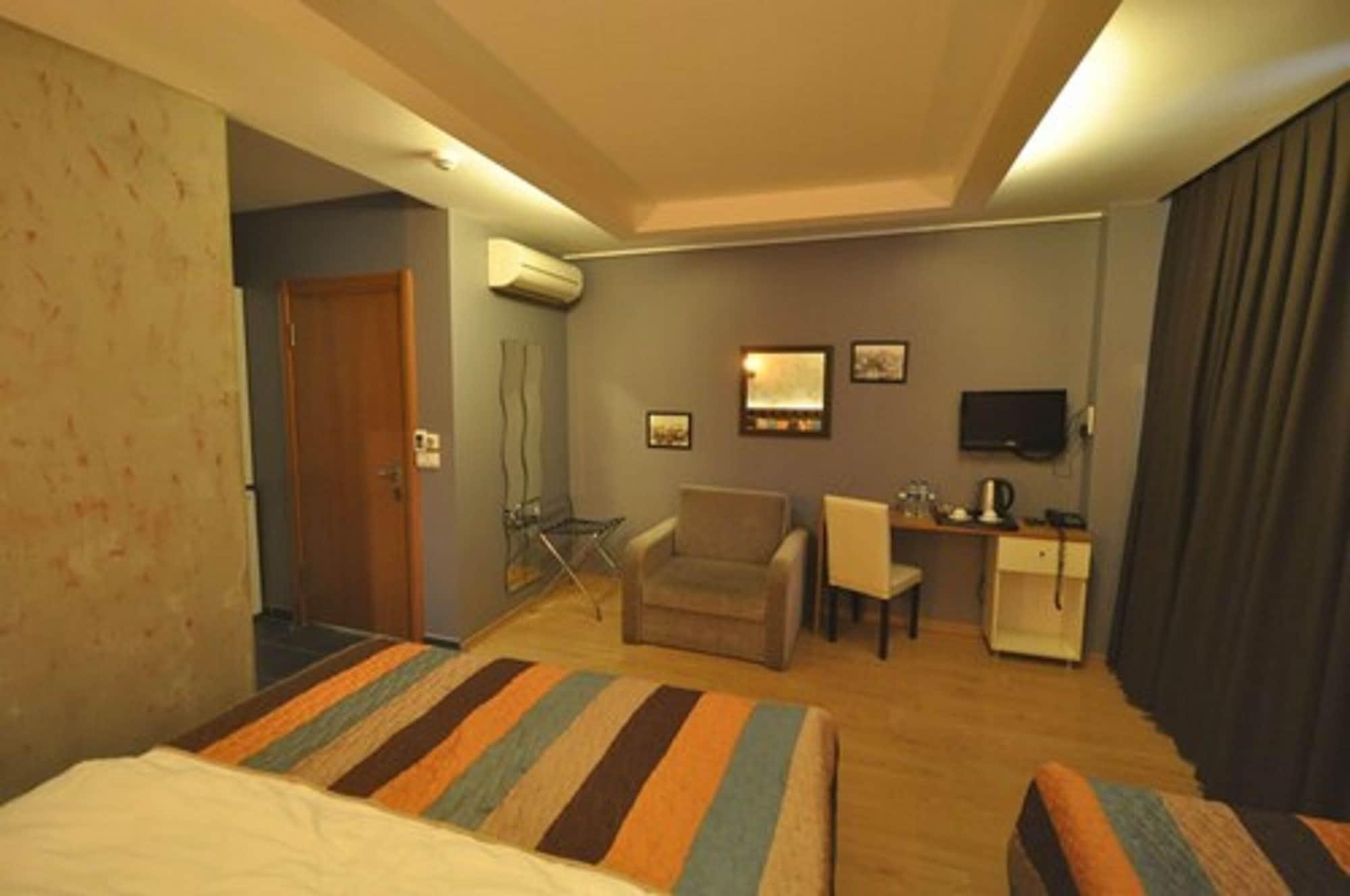 Retropera Hotel Istanbul Exterior photo